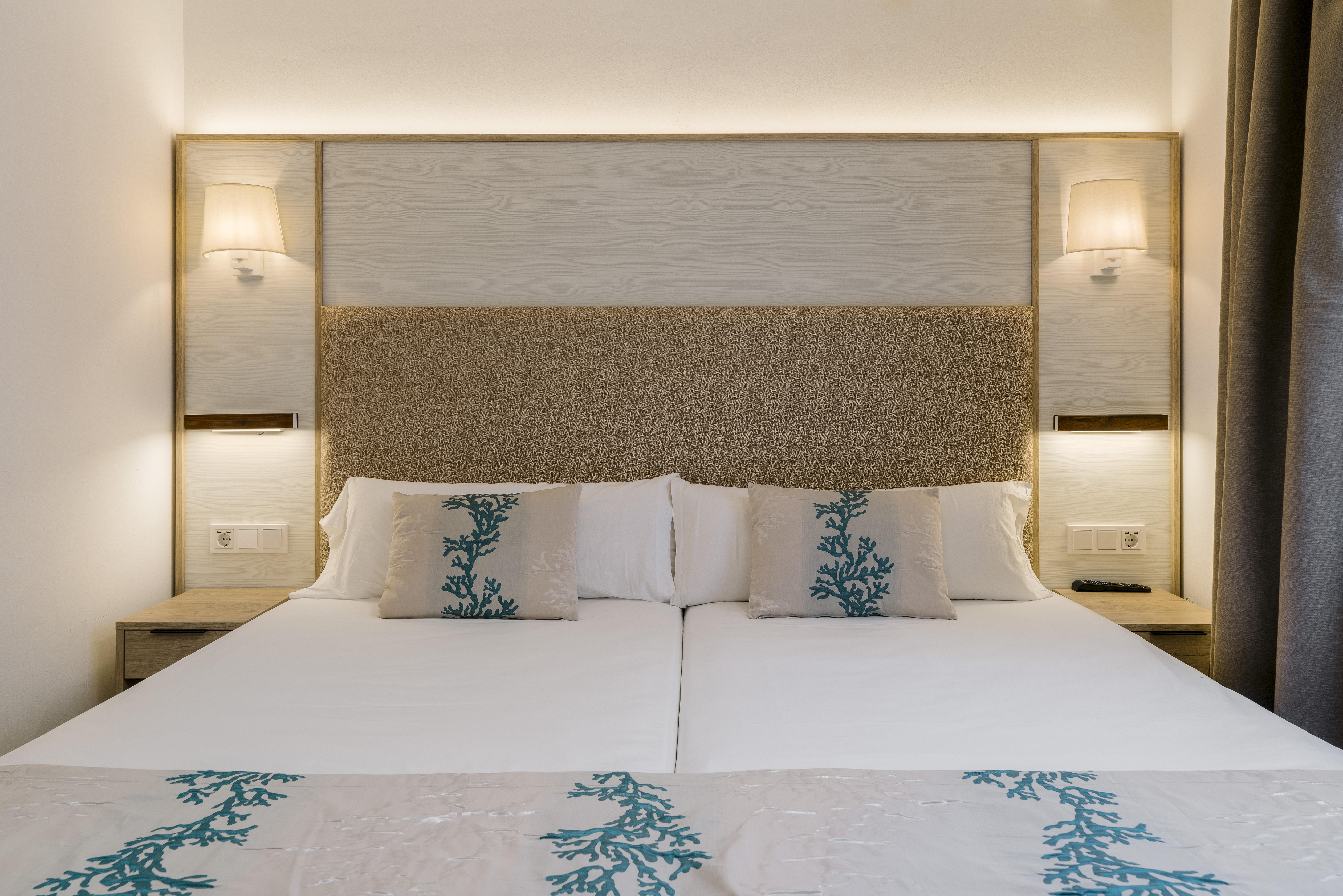 Alua Suites Las Rocas Cala d'Or  Exterior photo