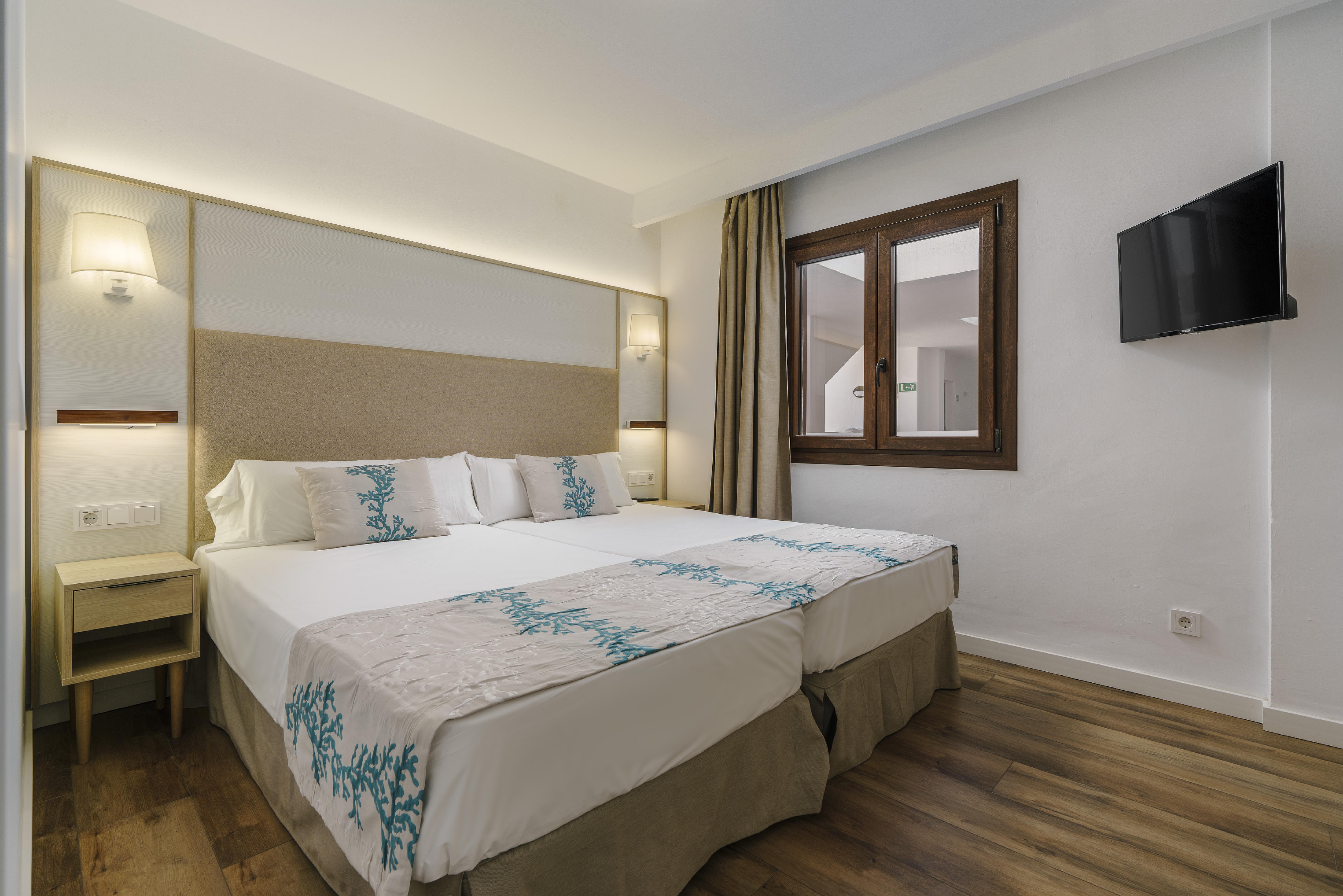 Alua Suites Las Rocas Cala d'Or  Exterior photo