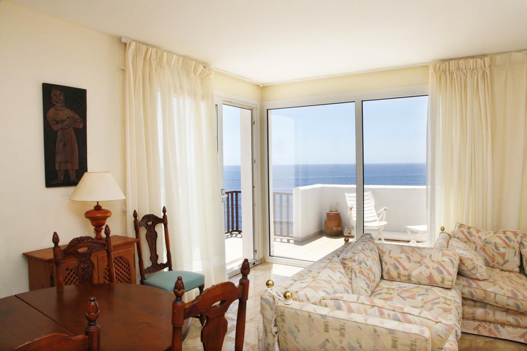 Alua Suites Las Rocas Cala d'Or  Exterior photo